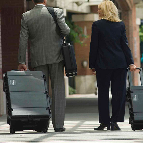 PELICAN STORM CASE iM3075 Person